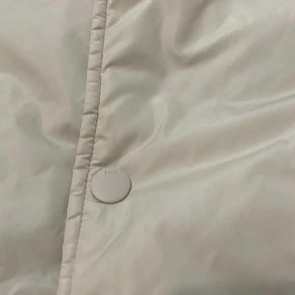 TNA Aritzia The Coaches Oversized Puffer Jacket Matte Pearl Cream Sz M - Picture 8 of 10